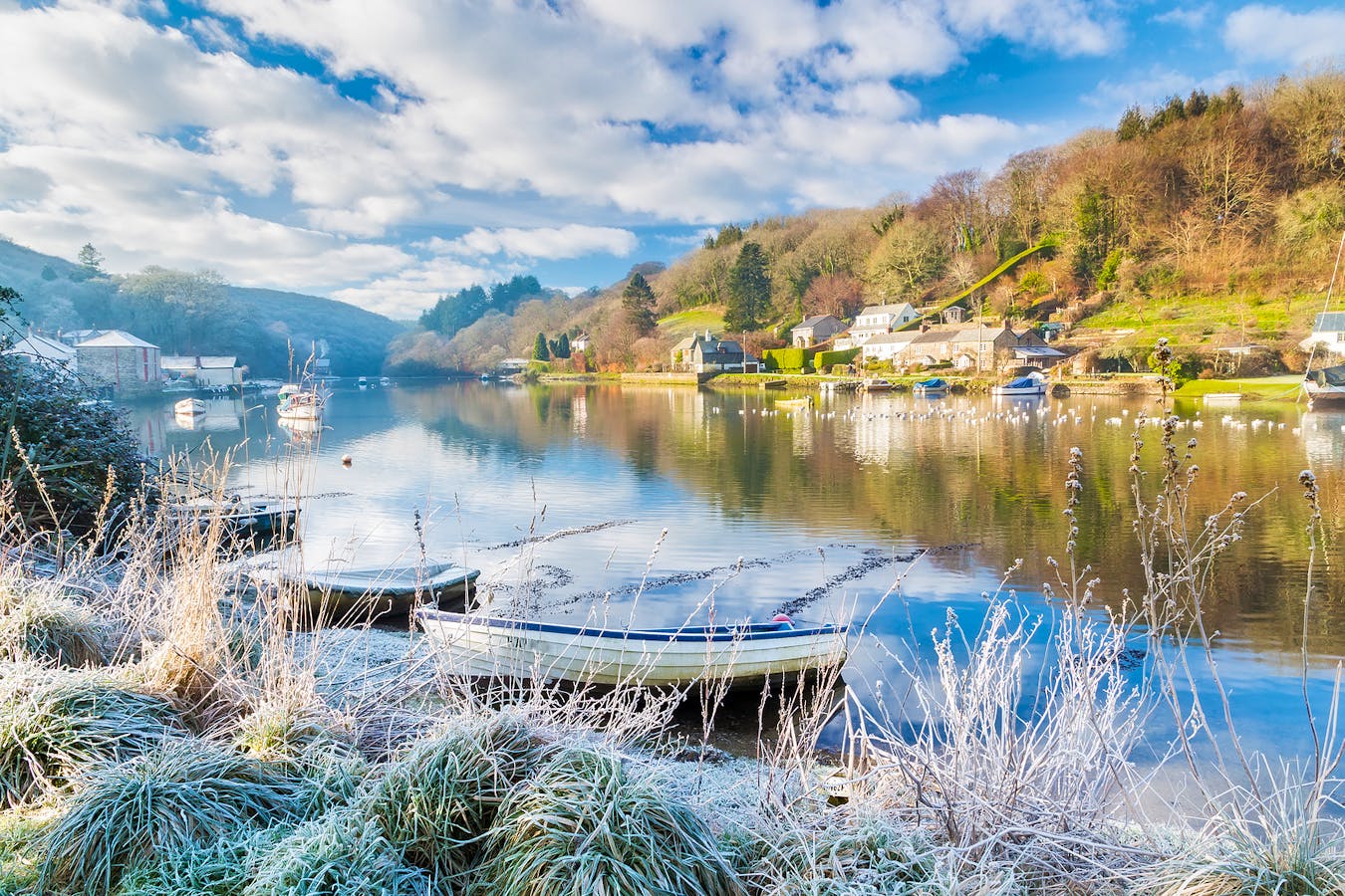 Bigstock-Frosty-Morning-Beside-The-Rive-79129345