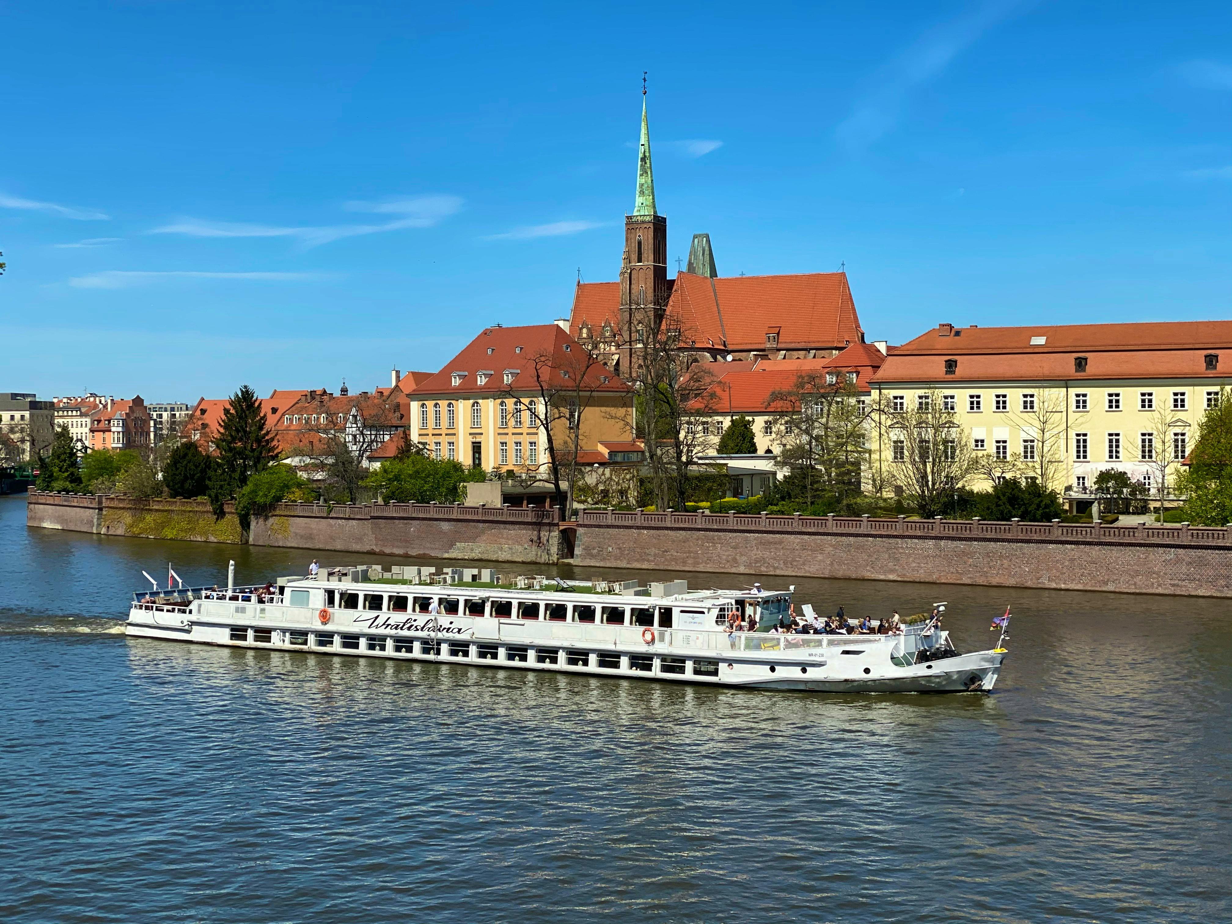 RIVER CRUISE Agnieszka-blaszczyk-dgFLZRhoylc-unsplash