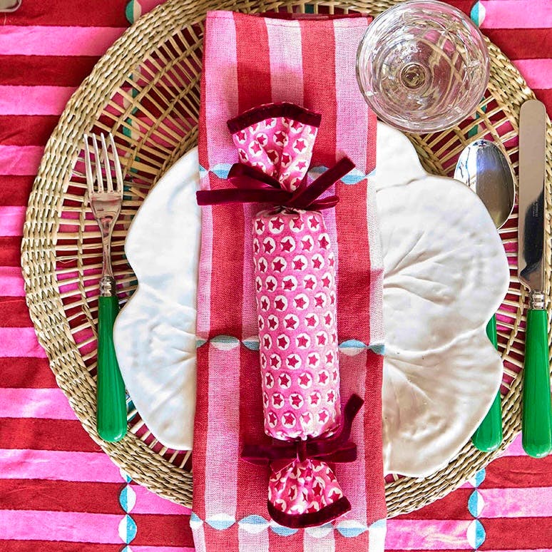 Molly Mahon Reusable Fabric Cracker Set Tuk Tuk Pink