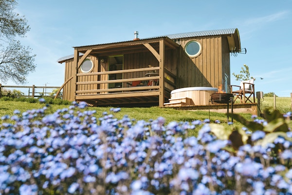 12 The-wagon-with-faraway-views-unique-hideaways Copy