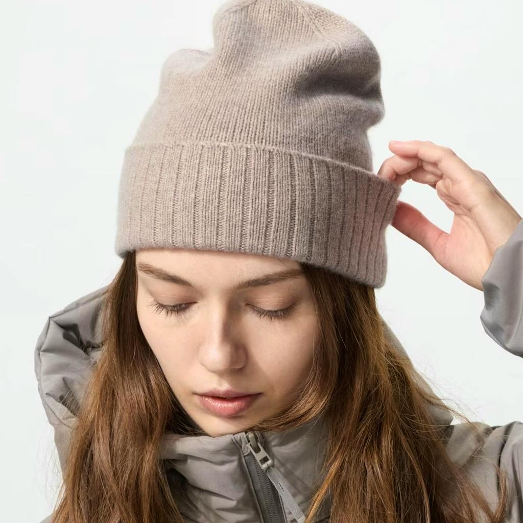 Uniqlo 100% Cashmere Knit Beanie, £34.90