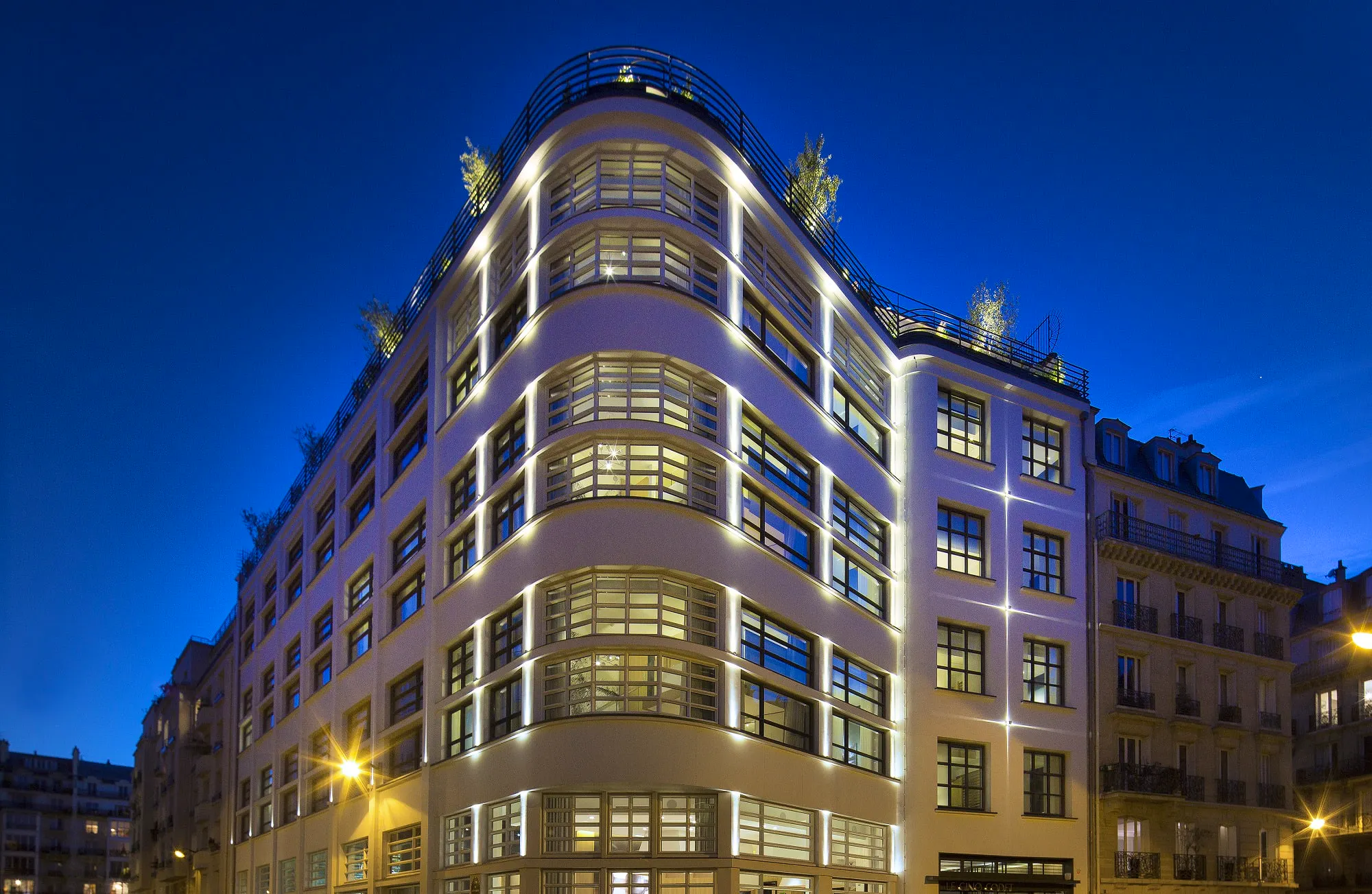 WHAT Hotel Fac?ade By Night
