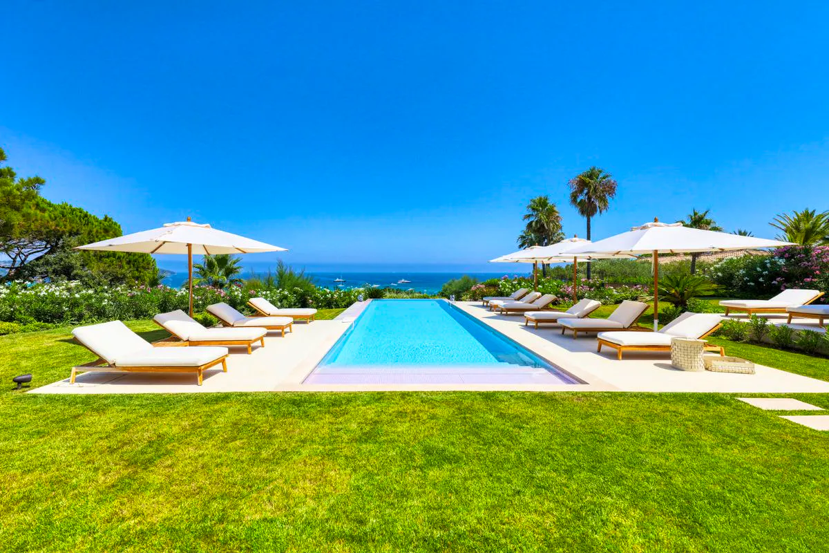 Luxury--travel Book Villa-Cote-dAzur-France-Villa-Pampelonne-2