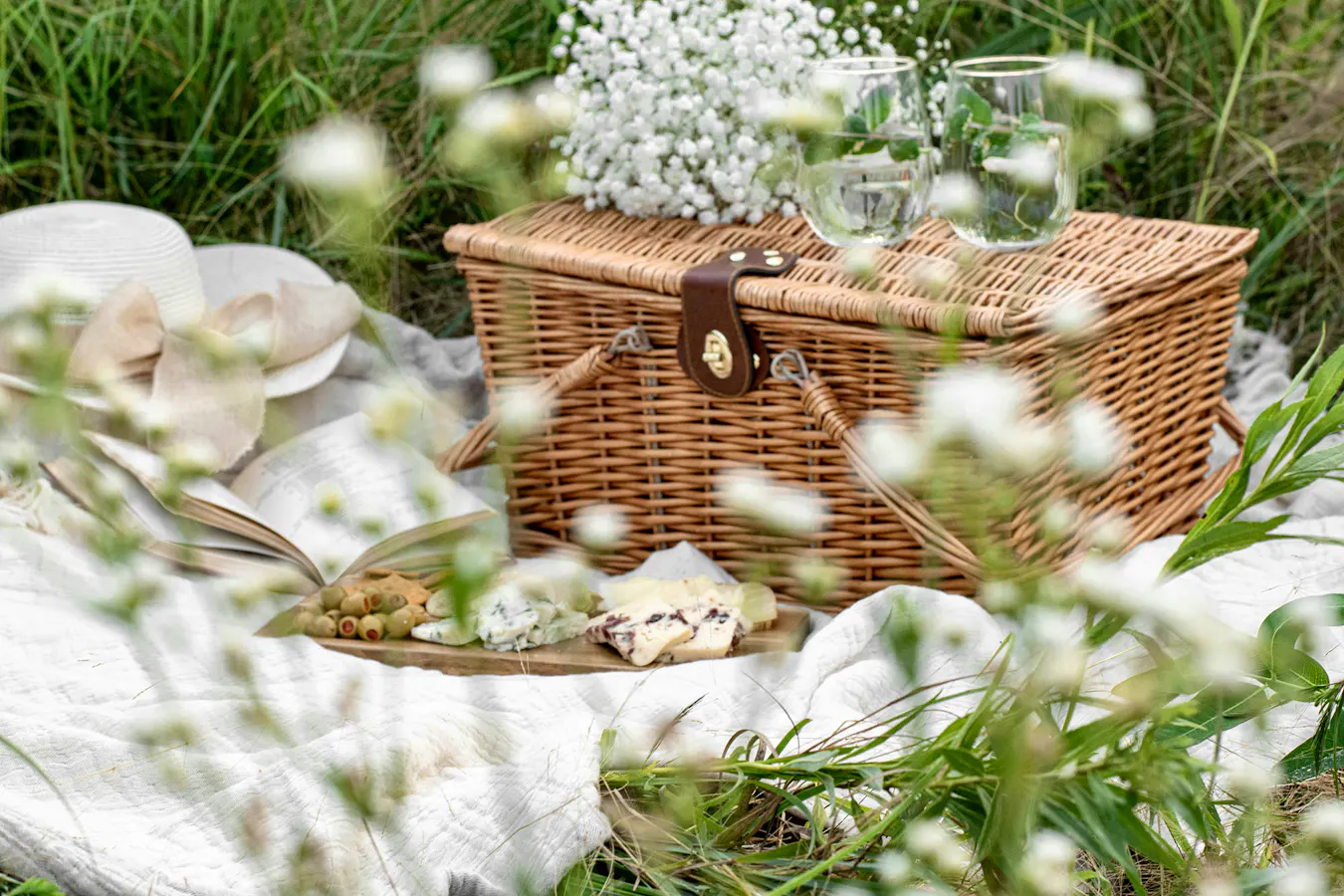 Picnic Recipes Evangelina-silina-zmdL8iFQpGg-unsplash Copy