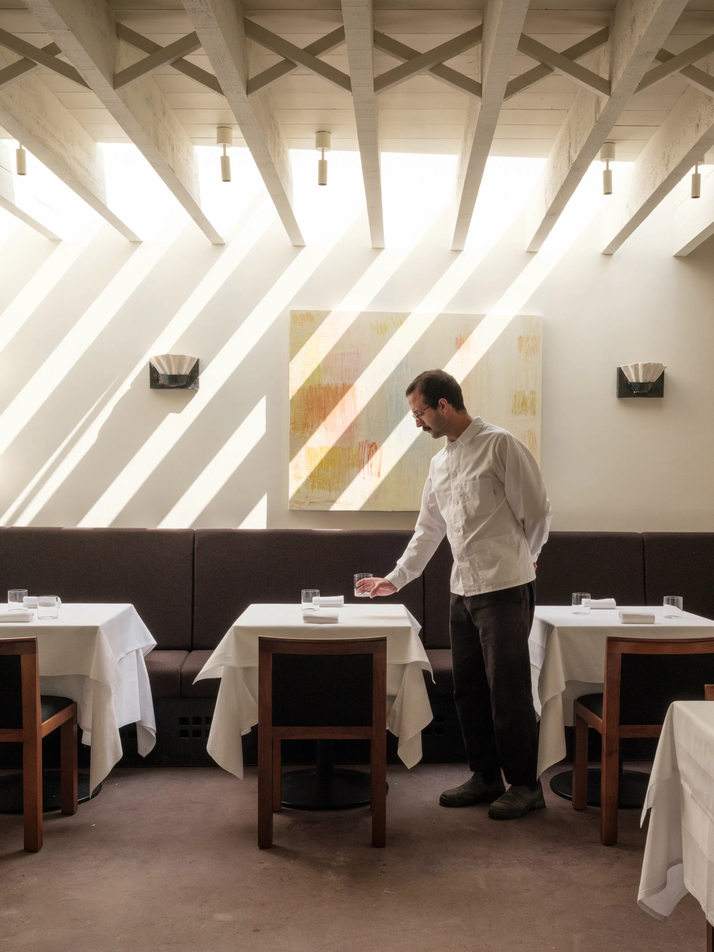 Osip_insiderestaurant_server_Credit_ Dave Watts