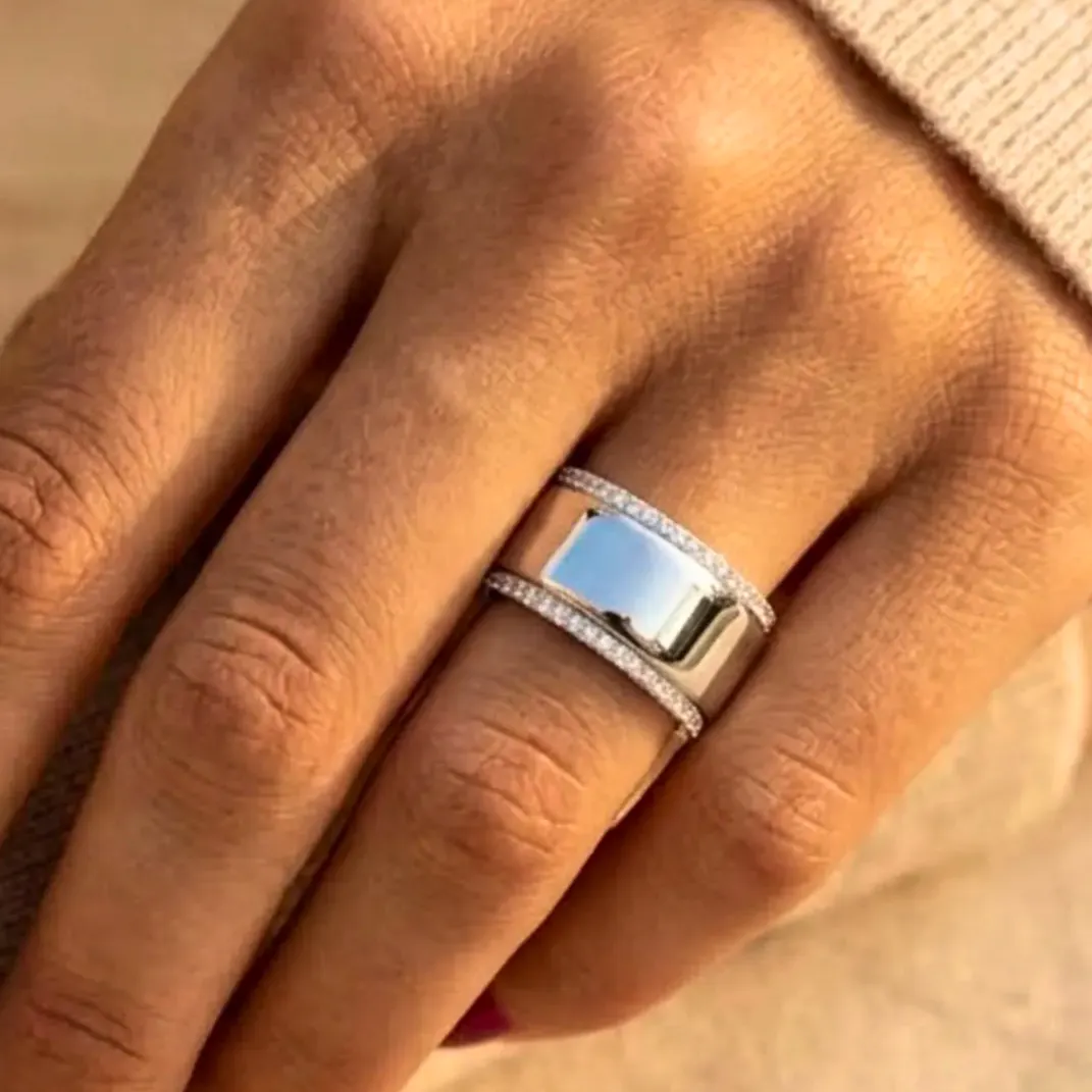 Etsy Oura Ring Dainty Eternity Band, £60.41