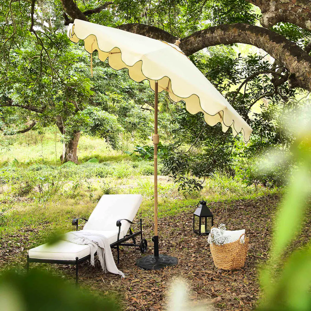 Daals Beige 2.6M Octagonal Crank And Tilt Parasol With Grass Green Scalloped Edge