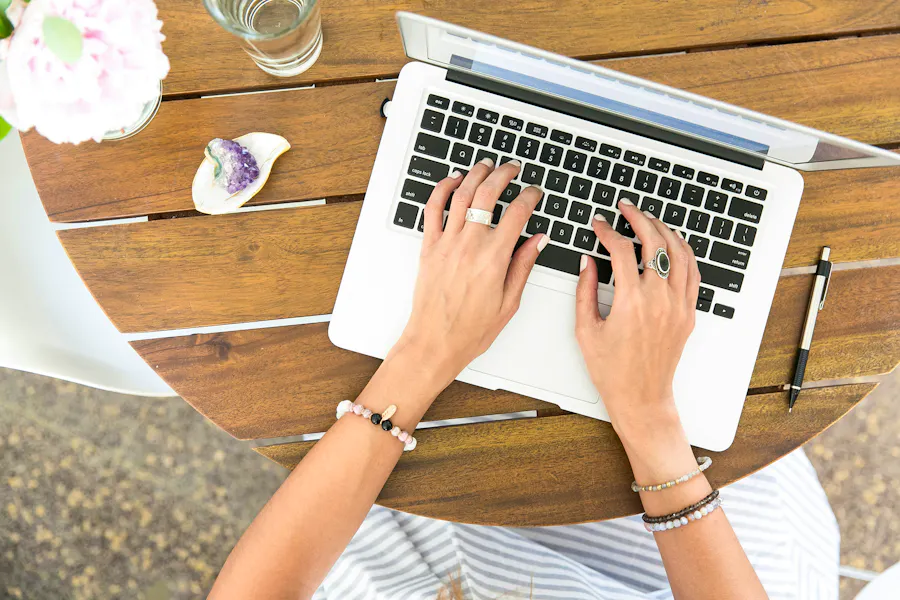 Curated Online Entertainment On The Rise For Women Amelia-bartlett-OgT83CPGbQI-unsplash