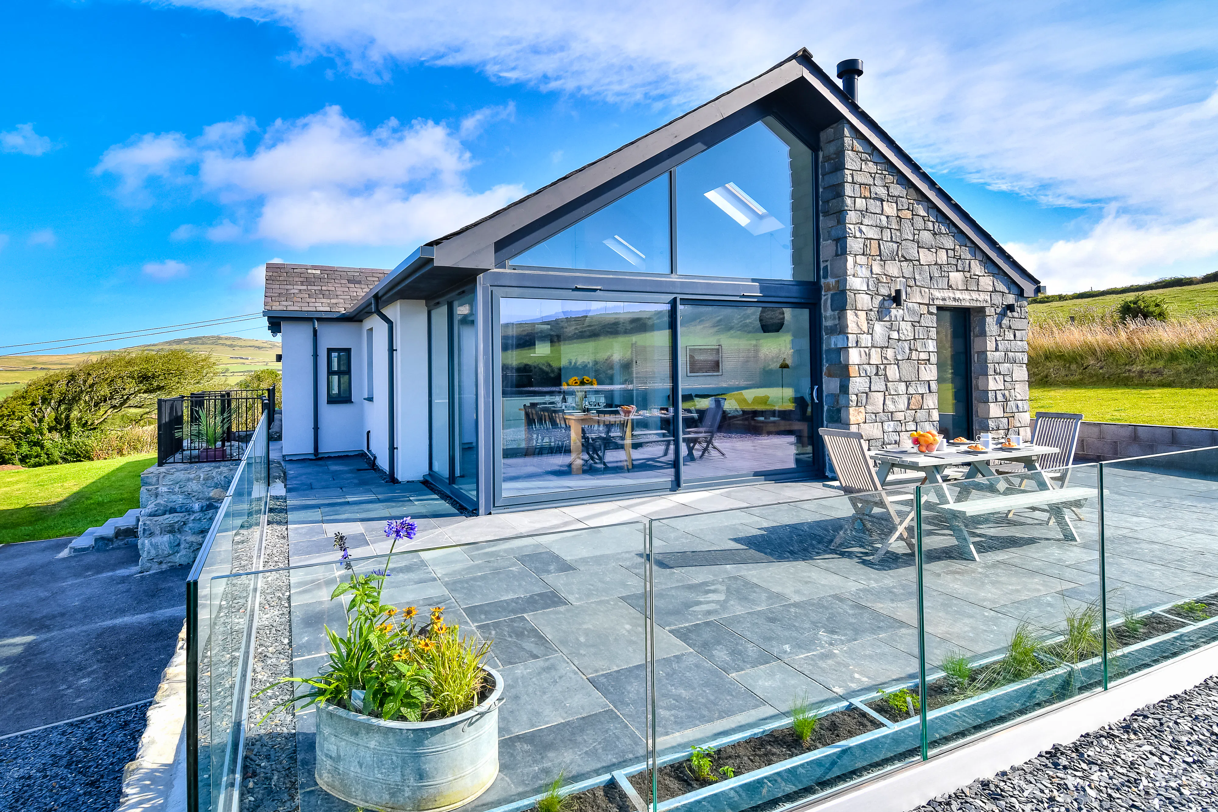 101 Holidays GEUFRON HOUSE Supplied By Holiday Cottages