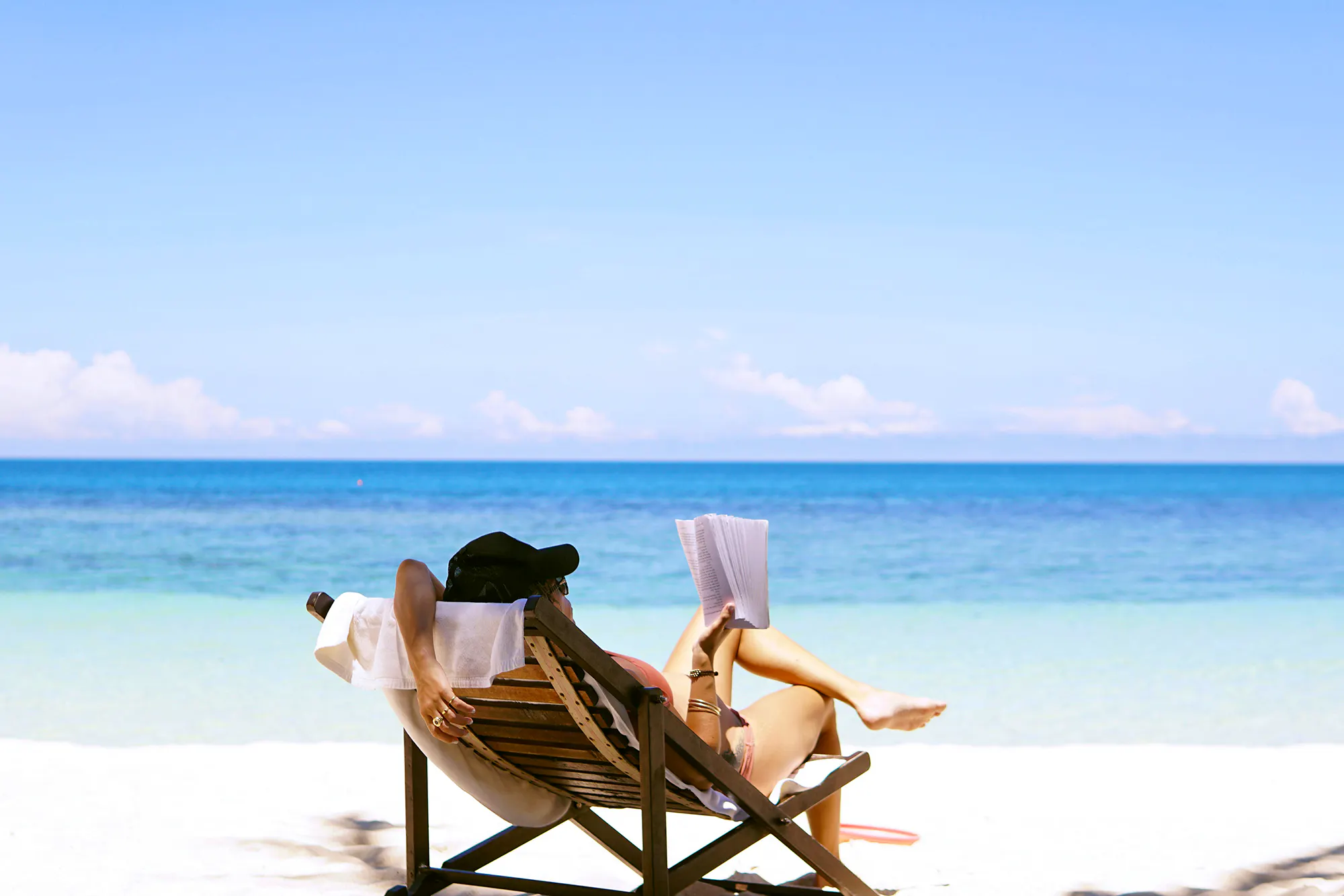 Summer 2026 Beach Reads Chen-mizrach-jL6PTWI7h18-unsplash Copy