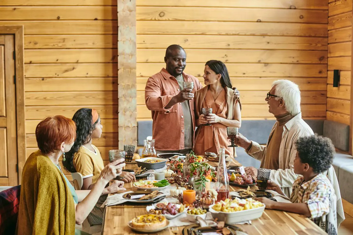 Lux Travel Book Family Al Fresco Dininng