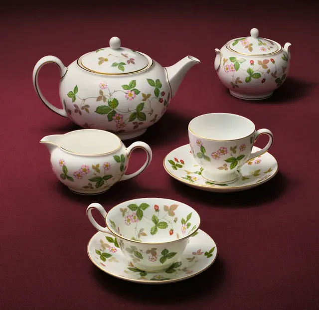 Traditional Kitchenware Wedgewood Wild Strawberry
