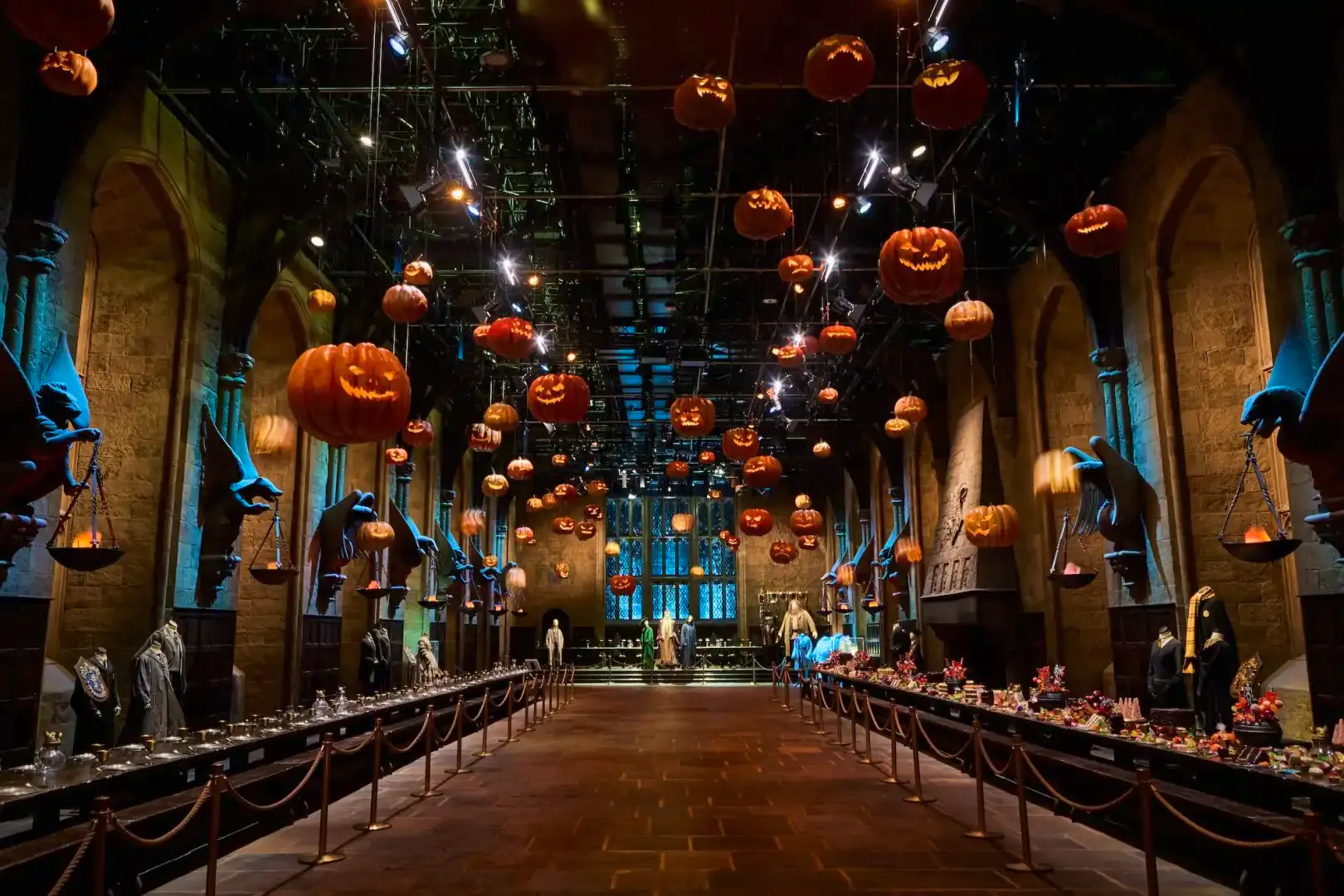 Harry Potter –WBSTL160924_GreatHall_Pumpkins_HR-2