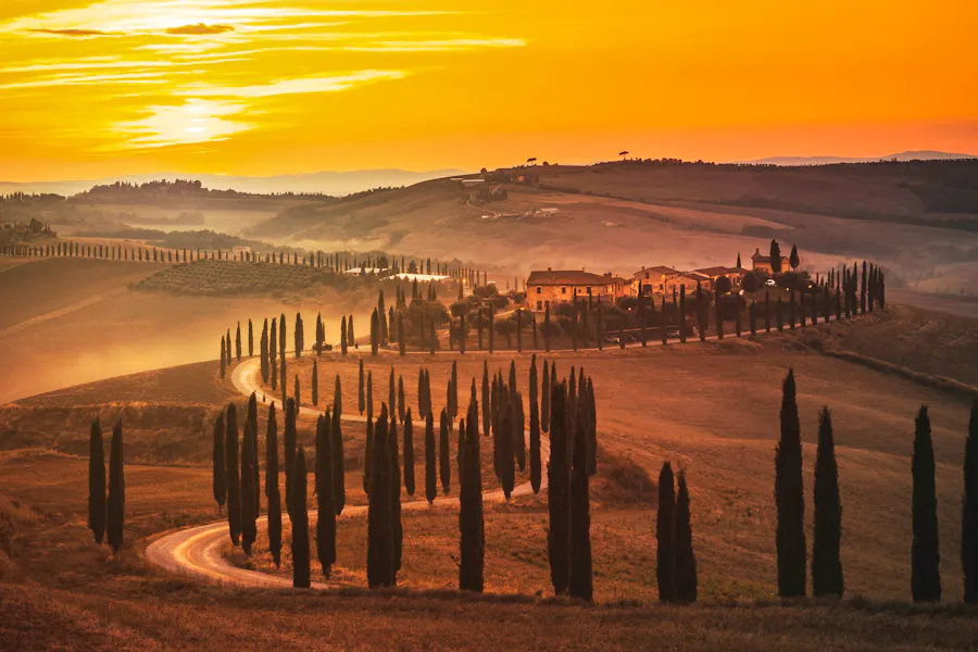 Tuscany Villas Autumn Jarno-cobbaert-ZuuNfOIXQzM-unsplash Copy