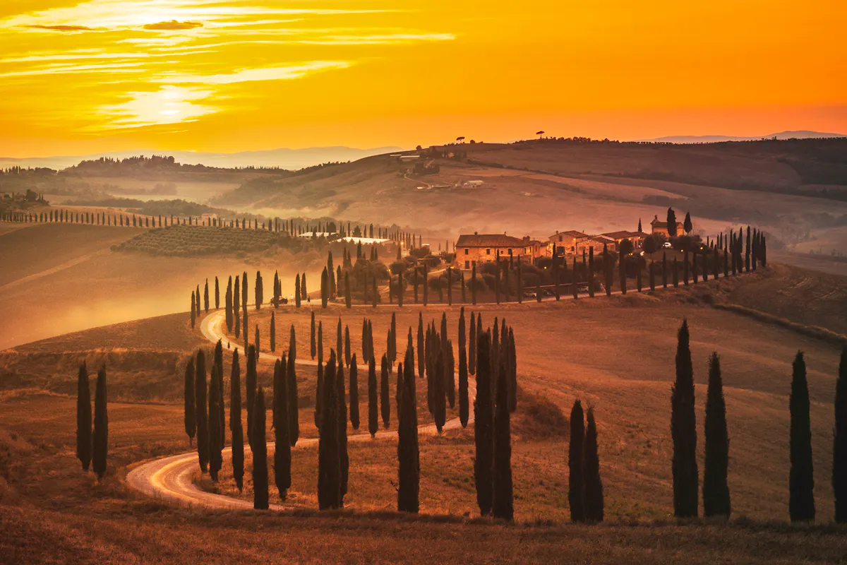 Tuscany Villas Autumn Jarno-cobbaert-ZuuNfOIXQzM-unsplash Copy