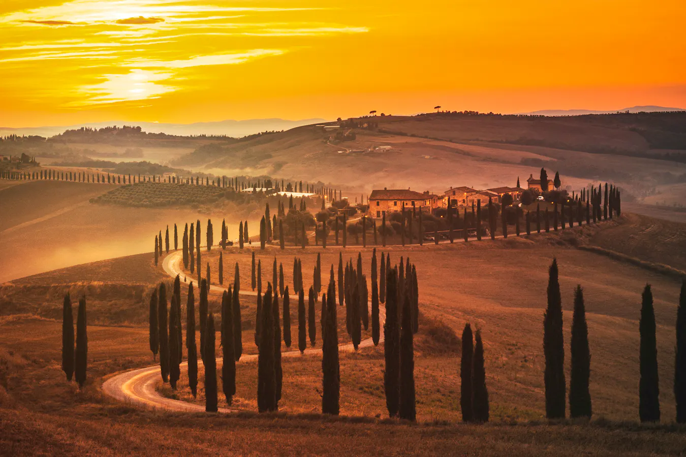 Tuscany Villas Autumn Jarno-cobbaert-ZuuNfOIXQzM-unsplash Copy
