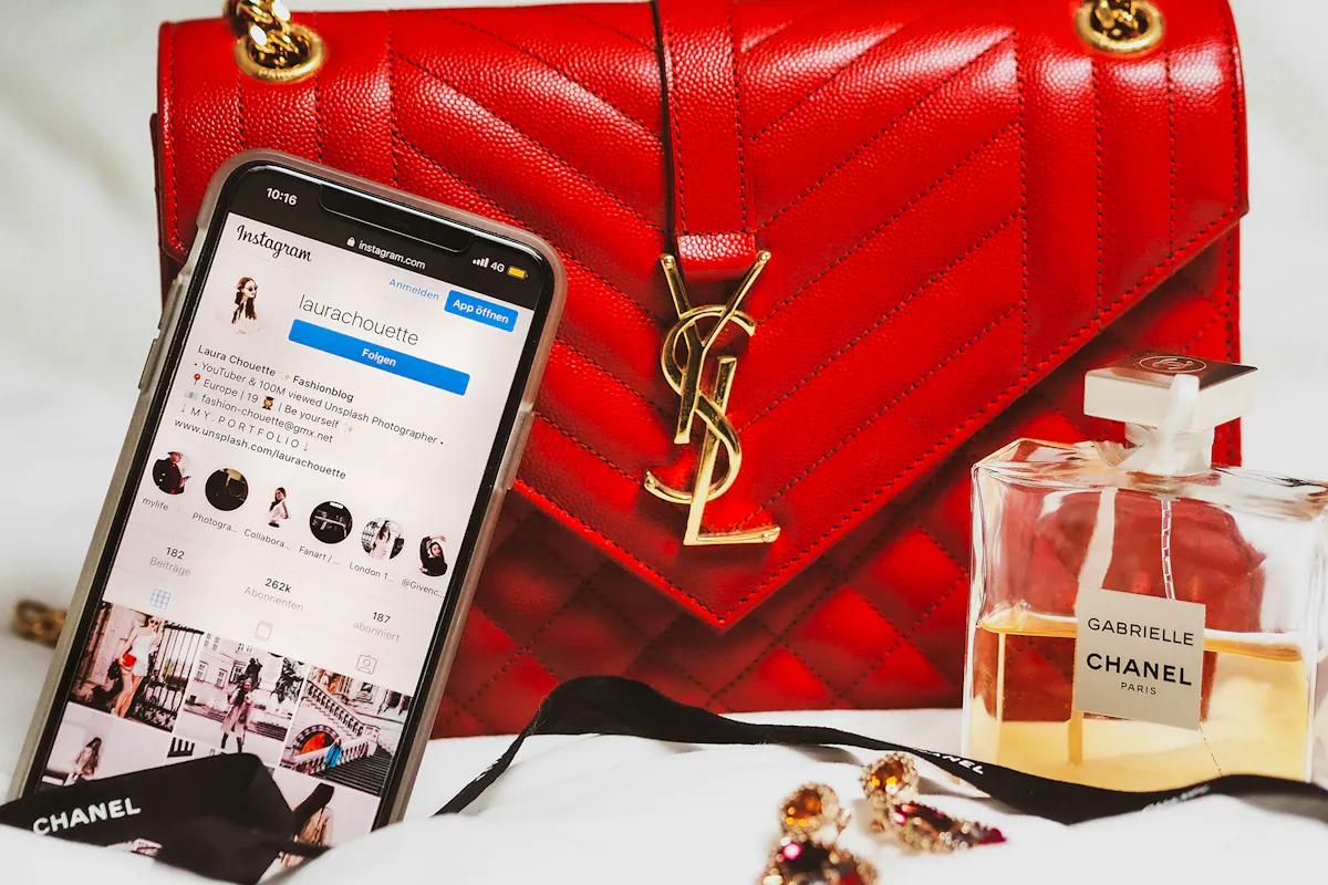 Insta Made Me Buy It Laura-chouette-JvXIZ21pN0c-unsplash Copy