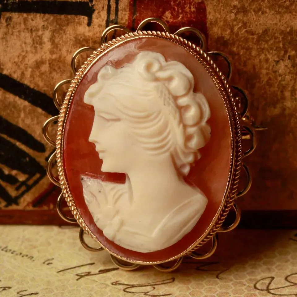 William May Pre-Owned Vintage 1975 9ct Yellow Gold Oval Cameo Brooch, £369