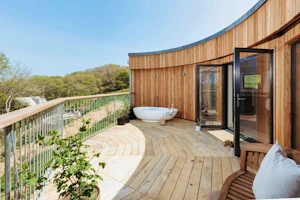 Unique Hideaways Autumn 2026 Daskor Treehouse