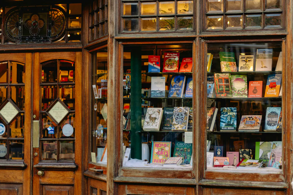 Best Uk Bookshops Annie-spratt-U7uaYVK4fQg-unsplash Copy